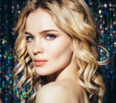 Tre idee per dare un nuovo stile ai capelli senza raccoglierli