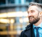 Uomo: come esaltare capelli sale e pepe