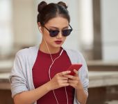 Il double bun: come realizzare il raccolto must degli Anni '90