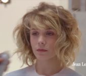 Taglio carré: crea un effetto wavy e wild con il ferro arricciacapelli