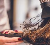 Gli strumenti per lo styling: i 6 indispensabili per pettinature al top
